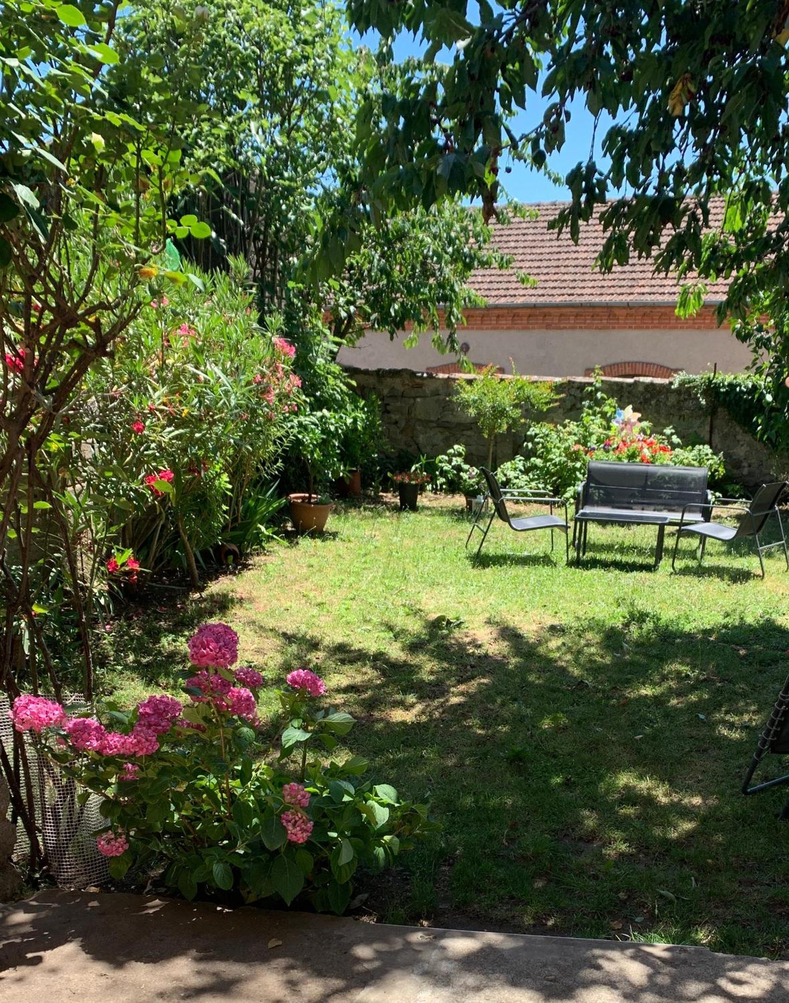 Apartment Appartement Renove Avec Terrasse Et Jardin *