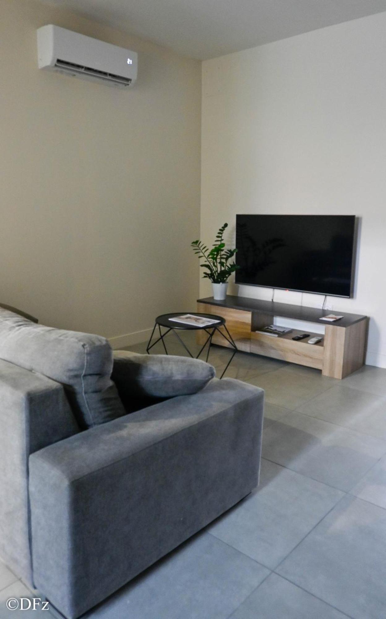 Appartement Superbe T2 Climatise Avec Terrasse Et Jardin